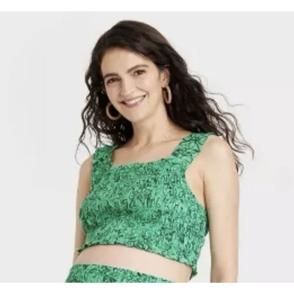 NWT Ingrid & Isabel Green Floral Smocked Cropped Maternity Top Size XL